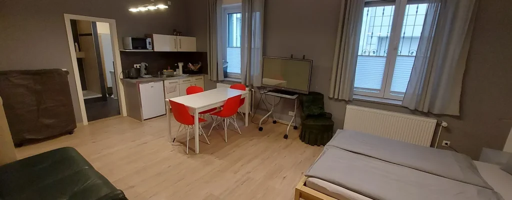Messezimmer Köln – Wohn- und Arbeitsbereich